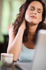 dor no pescozo debido á osteocondrose